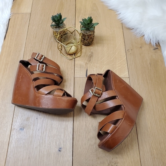 Kork-ease tan criss cross wedges